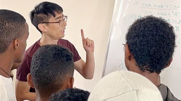 Professor Daniel Kang